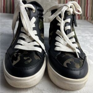 Nine West Womens High Top Sneakers Size 9.5 M Black And Gold Metallic Vegan